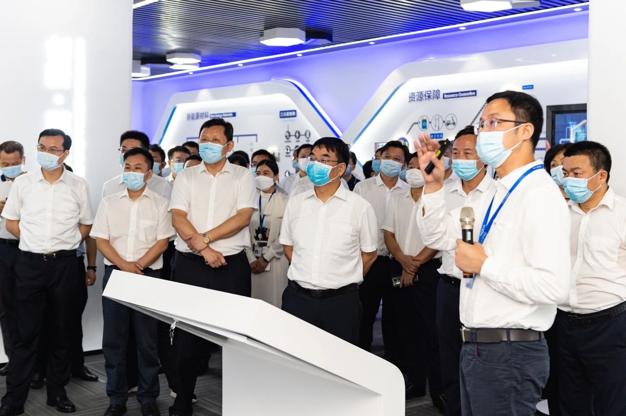 寧鄉(xiāng)經(jīng)開區(qū)黨工委書記、寧鄉(xiāng)市委書記于新凡率觀摩團(tuán)調(diào)研中部產(chǎn)業(yè)基地