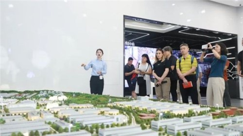 國際媒體第二波！法新社等11家國內(nèi)外主流媒體采訪中偉