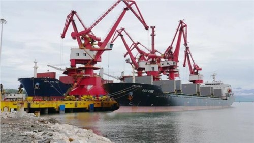 “鎳金屬巨輪”滿載啟航！ 北莫羅瓦利產(chǎn)業(yè)基地鎳產(chǎn)品發(fā)貨首破萬(wàn)金噸